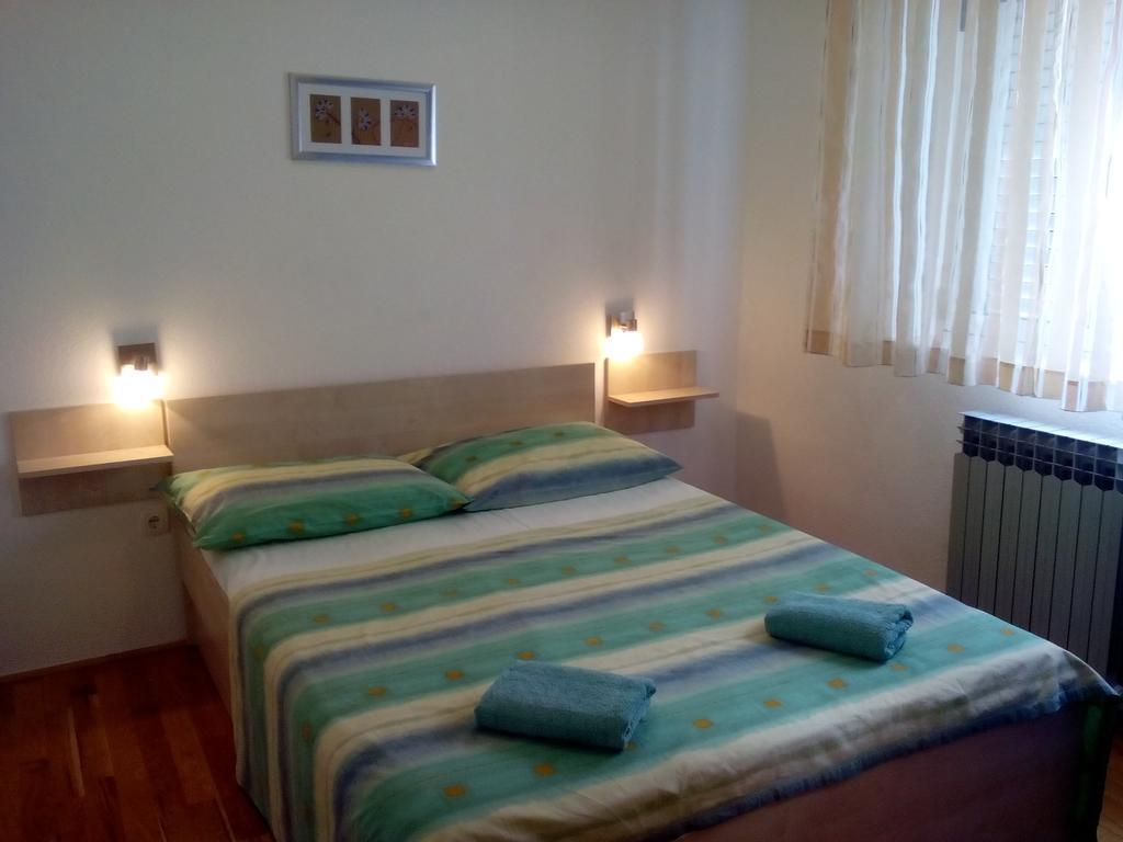 Apartment Petra Baska Voda Bagian luar foto