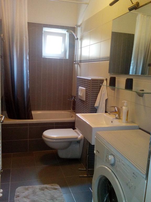 Apartment Petra Baska Voda Bagian luar foto