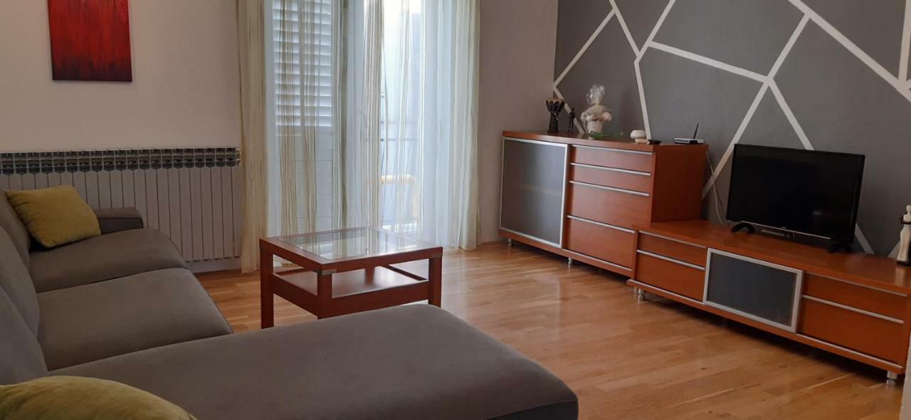 Apartment Petra Baska Voda Bagian luar foto